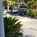 Oda ve Kahvaltı Erry