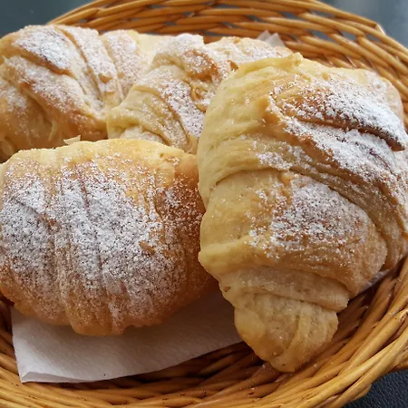Alojamento de Acomodação e Pequeno-almoço Erry Trani
