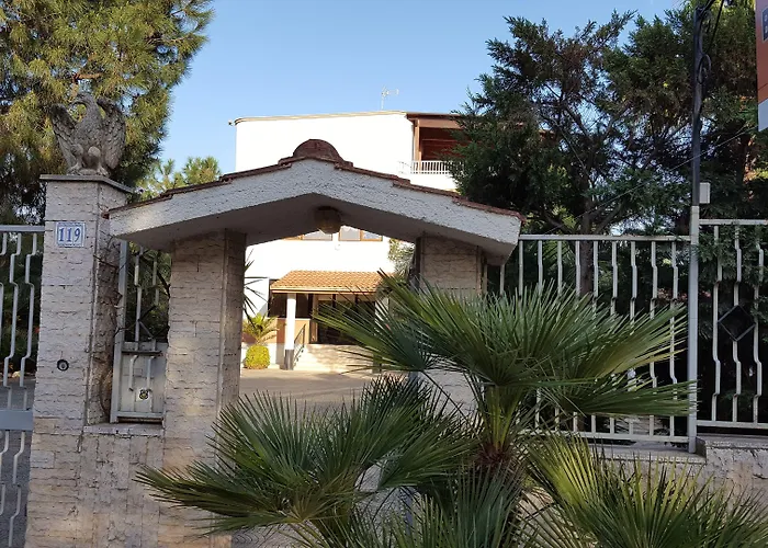 Erry לינה וארוחת בוקר 4*